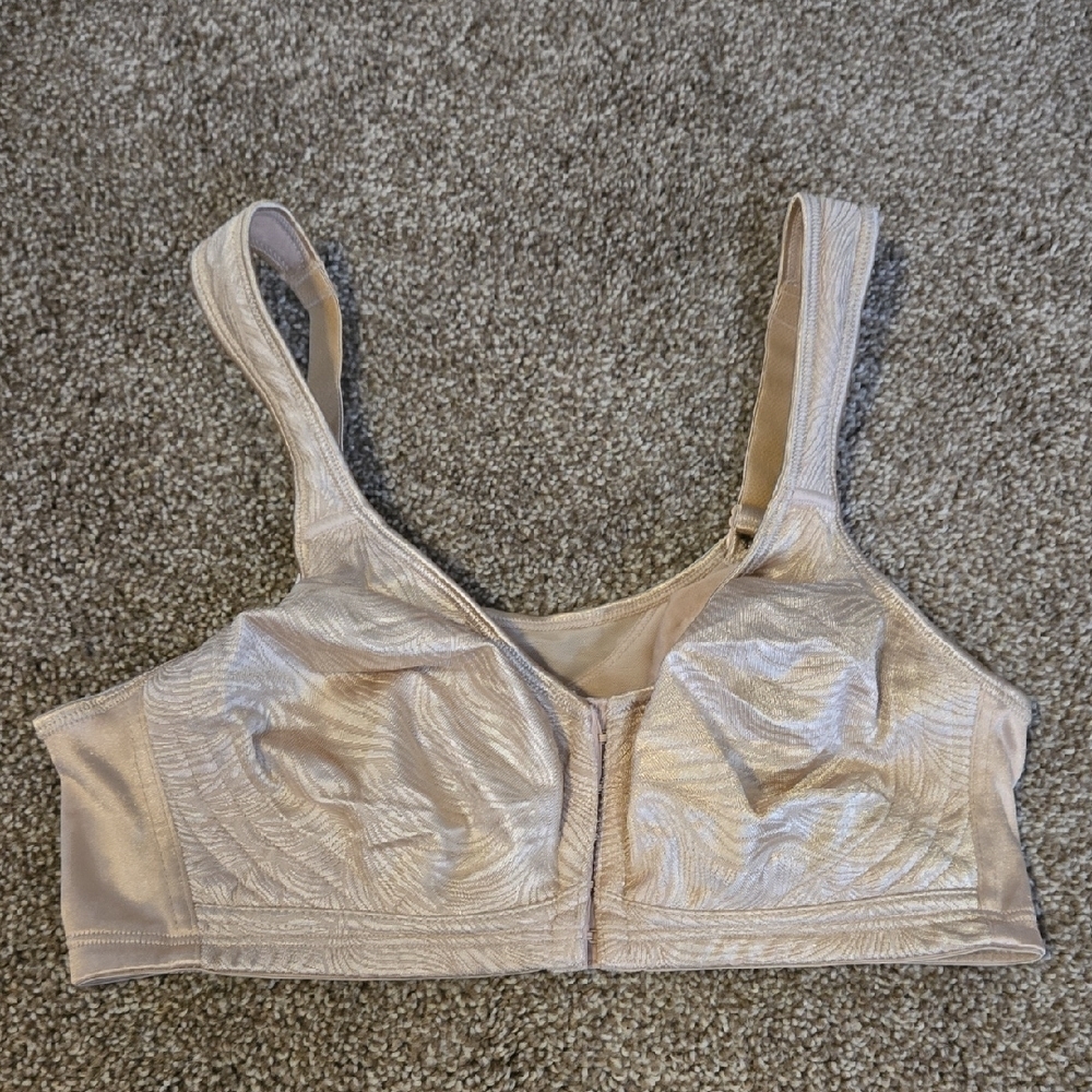 Playtex Shimmering Cream Bra Size 36C